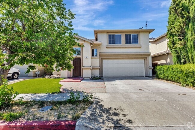 Building Photo - Beautiful Bright and Airy 4-Bedroom House ...
