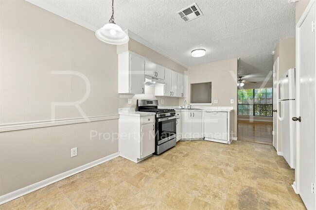 Photo - 205 W William Cannon Dr