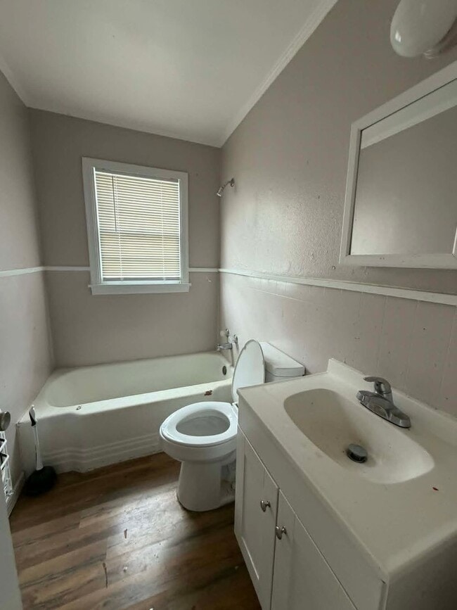 Photo - 3159 Milton St