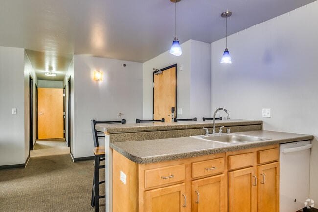 4BR, 2BA - 1,000SF - Kitchen
