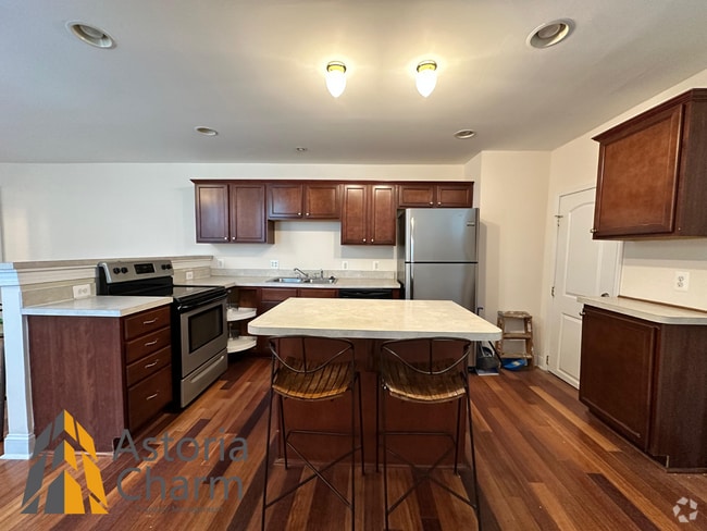 Building Photo - Live in Comfort: Spacious 3 Bedroom 2 Bath... Rental