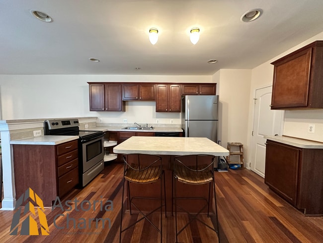 Live in Comfort: Spacious 3 Bedroom 2 Bath... - Live in Comfort: Spacious 3 Bedroom 2 Bath... House