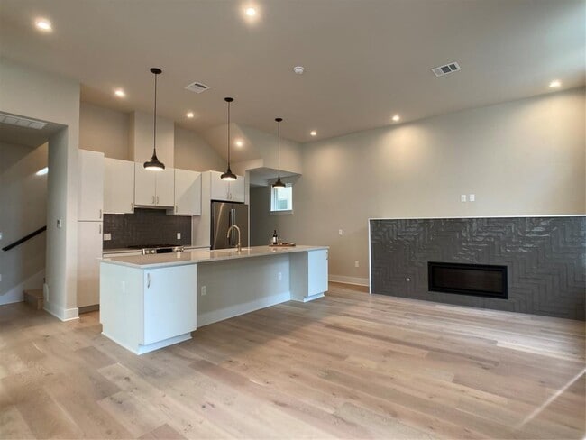 Photo - 2300 Enfield Rd Unit 207