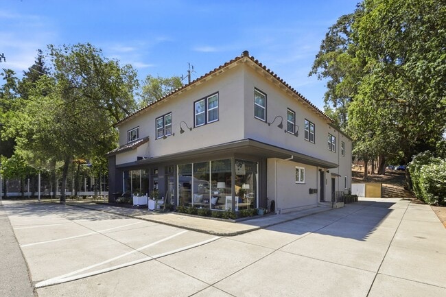 Building Photo - 20430 Saratoga-Los Gatos Rd Unit 3