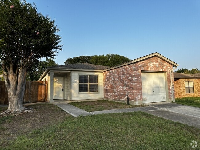 Building Photo - Cozy 2 Bedroom 2 Bath 1 Story Home