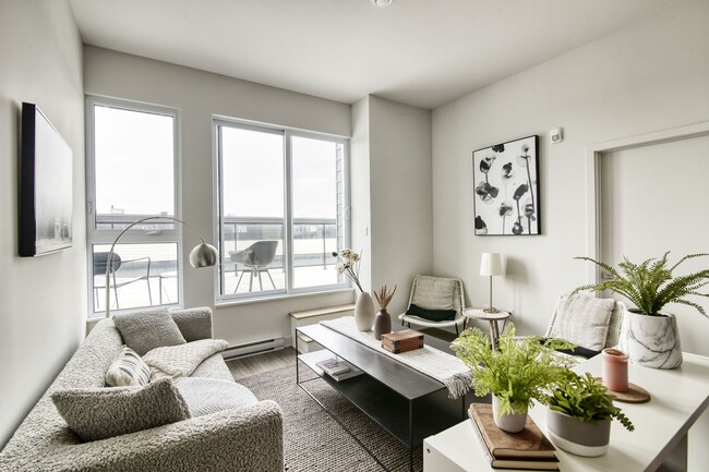 Building Photo - 9675 Av. Papineau Unit 127