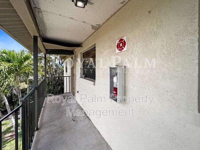 Photo - 4530 SW 10th Ave Unit #202