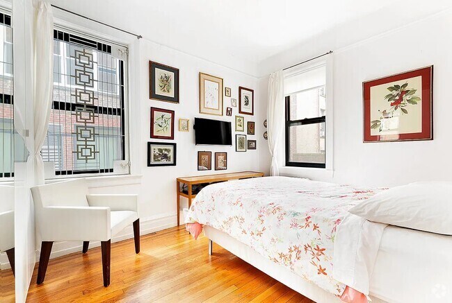 Building Photo - 135 W 16th St Unit 3-2 Rental
