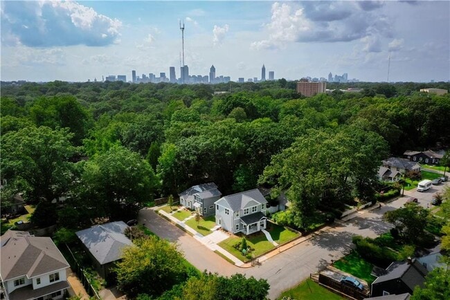 Photo - 629 Stokeswood Ave SE