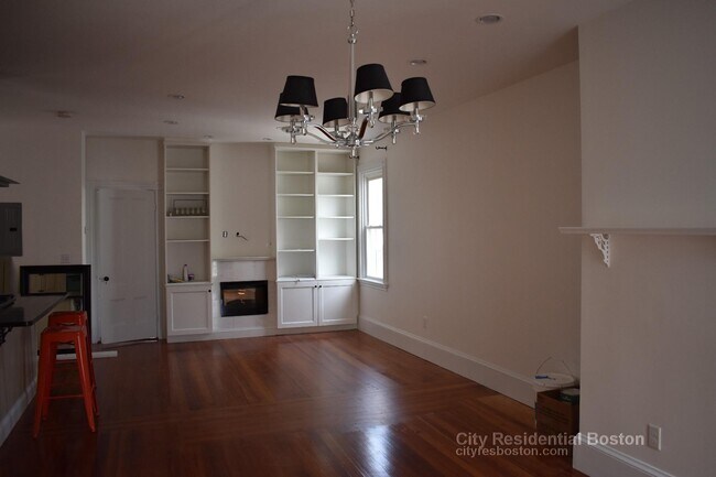 Photo - 693 E 6th St Unit 2