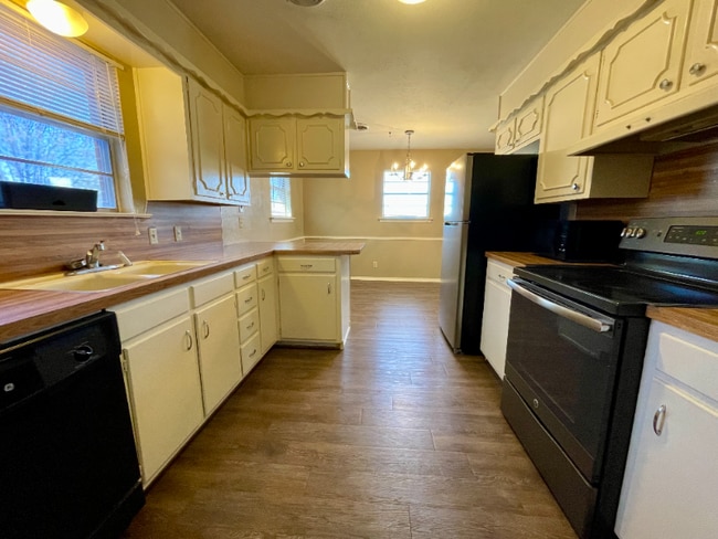 Photo - 5415 42nd St
