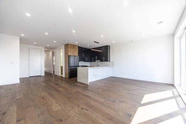 Photo - 3008 W Belmont Ave Unit 2