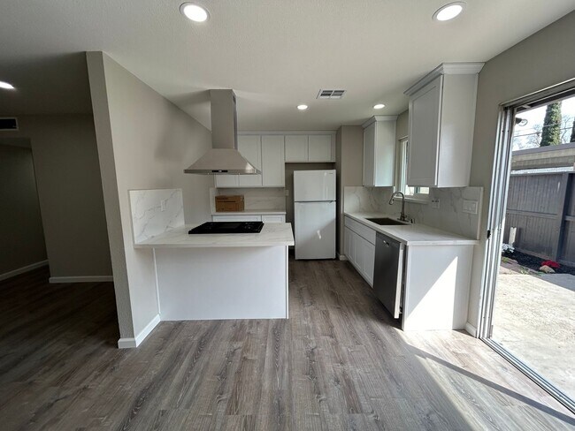 Photo - Stylish & Newly renovated Condo in McHenry...