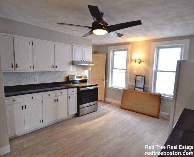 Building Photo - 222 Fellsway W Rental