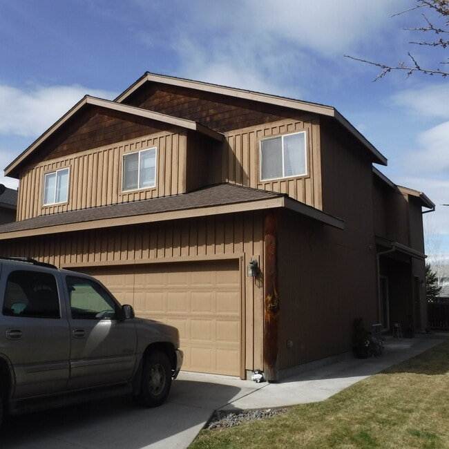 Building Photo - s61355 Unit 1