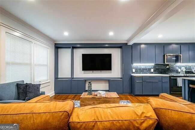 Photo - 120 Woodbine Cir SE