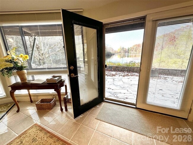 Photo - 424 Lakeview Dr
