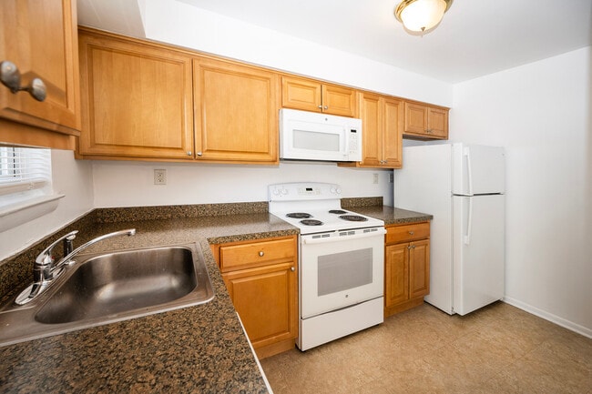 Kitchen - 4.5 Room, 2 Bed, 1 Bath