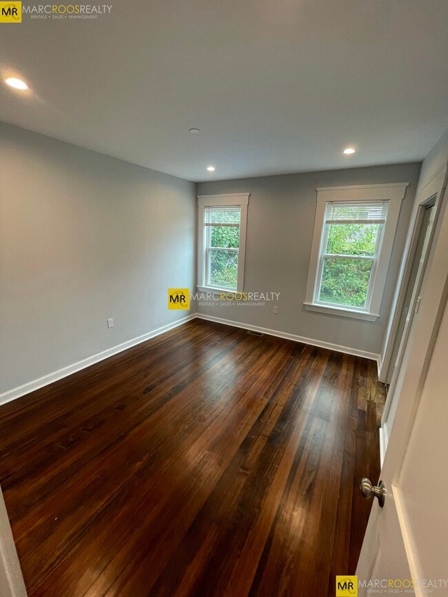 33 Raymond Ave Unit 3