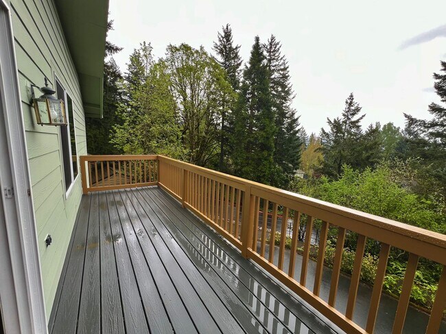 Photo - Remodeled 3BR in Mountain Park | Primary Suite + Deck | Lake Oswego Unit 304