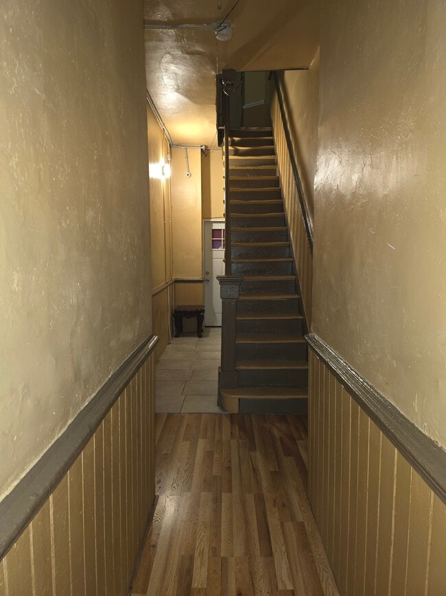 Building Photo - 354 15th Ave Unit 3 Right Rental