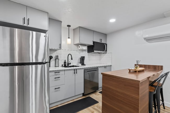 Photo - 610 W 5735 S