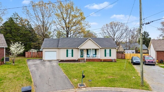 Building Photo - 2553 Hillingdon Dr