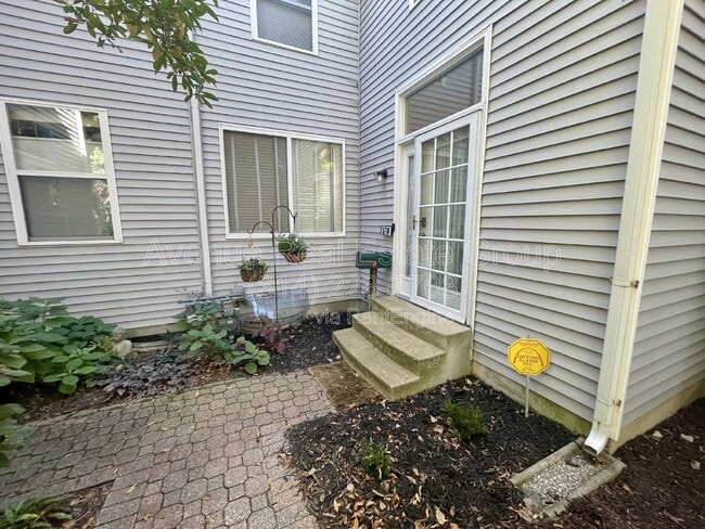 Photo - 5776 Kingsbury Pl