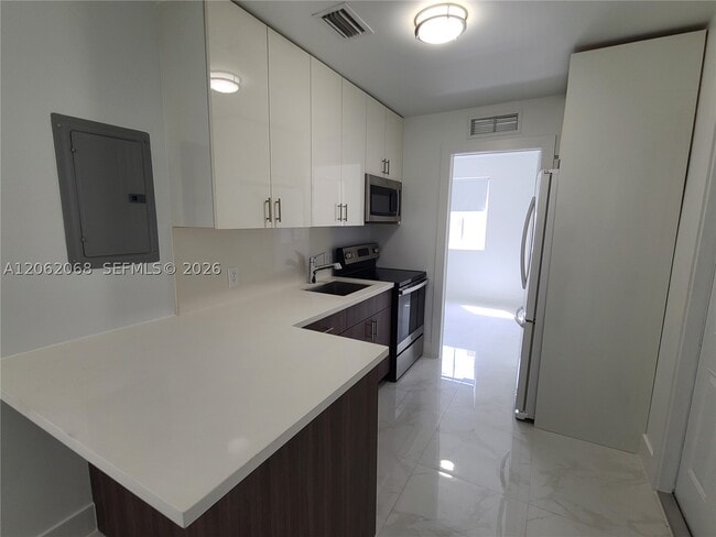 1646 NW 1st Pl Unit 2