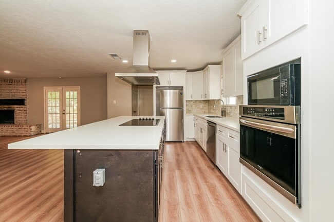 Photo - 8010 Oak Moss Dr