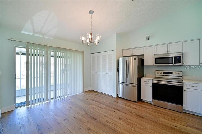 Photo - 4110 38th Ave W Unidad 4110