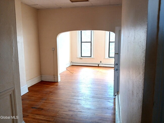 Building Photo - 1826 3rd Ave Unit #2