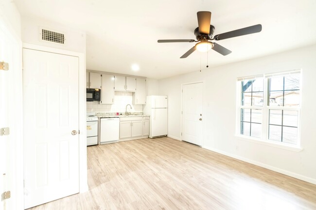 Building Photo - 1006 Harbour Ave Unit 1 Rental