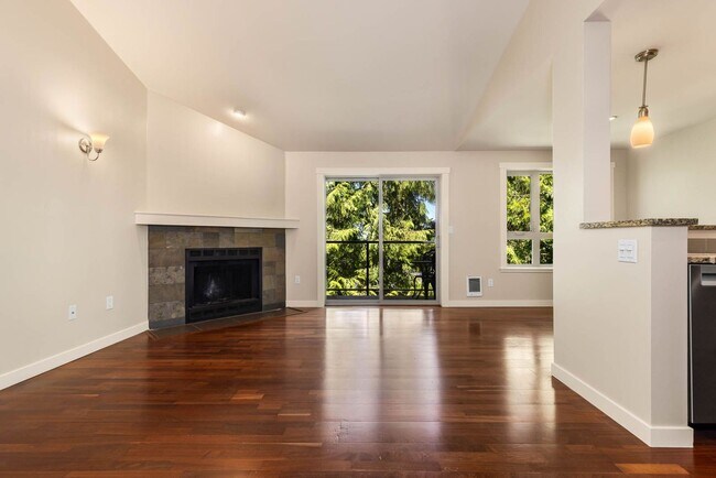 Photo - Updated Condo Close to Downtown Redmond and Microsoft!