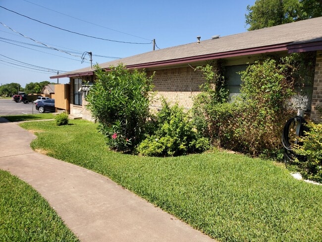 Shade Tree Apartment Homes