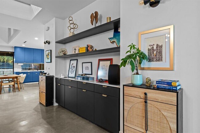 Photo - 5704 Driftwood Dr