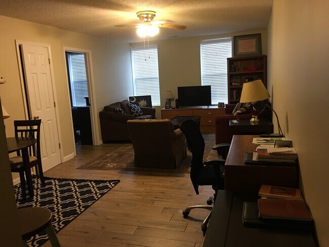 Photo - 121 W Carolina Ave