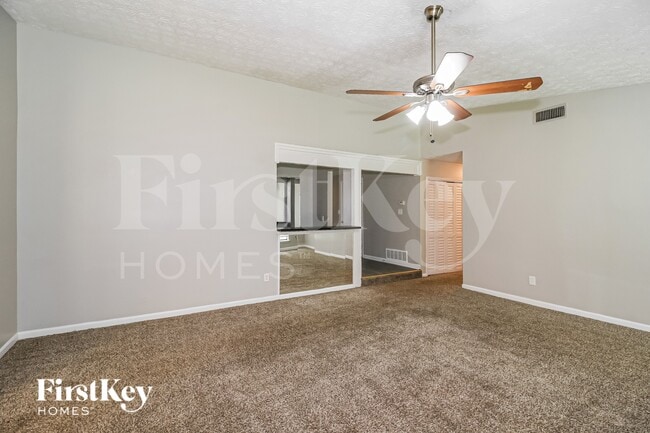 Photo - 227 Avalon Way