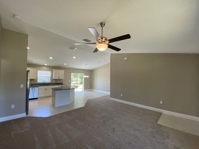 Photo - Desirable SW Ocala Neighborhood 4/2/2 *WON'T LAST*