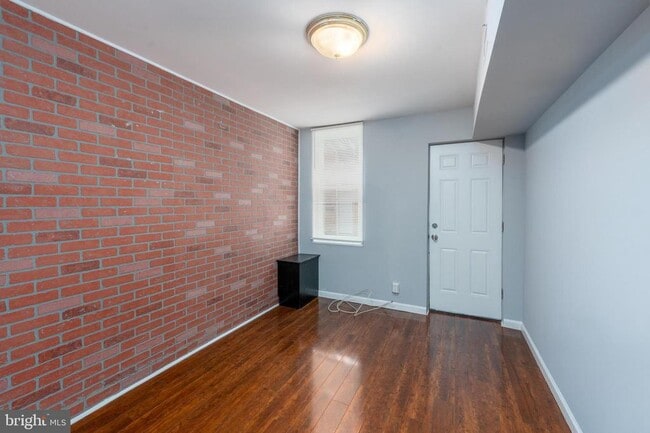 Building Photo - 519 S Port St