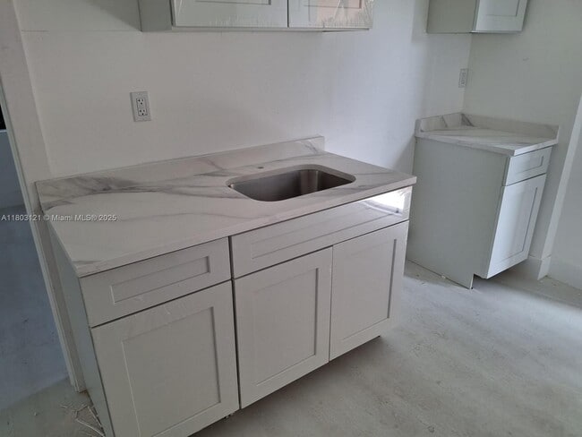 Photo - 539 SW 7th Ct Unit 721