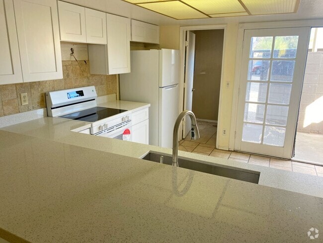 Building Photo - 3 Bedroom 2.5 Townhouse with Brand New Kit... Unit 1099