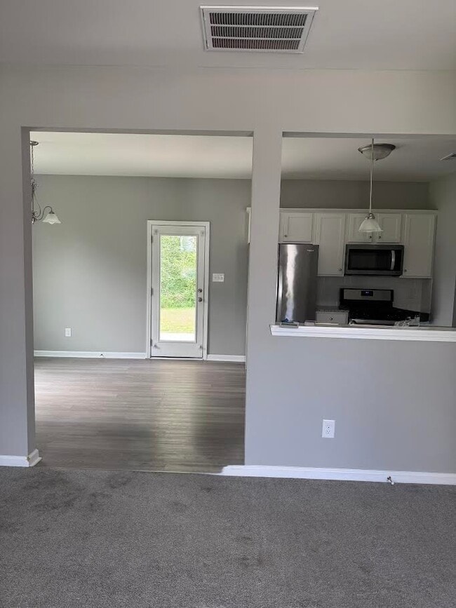 Photo - 136 Tang Cir