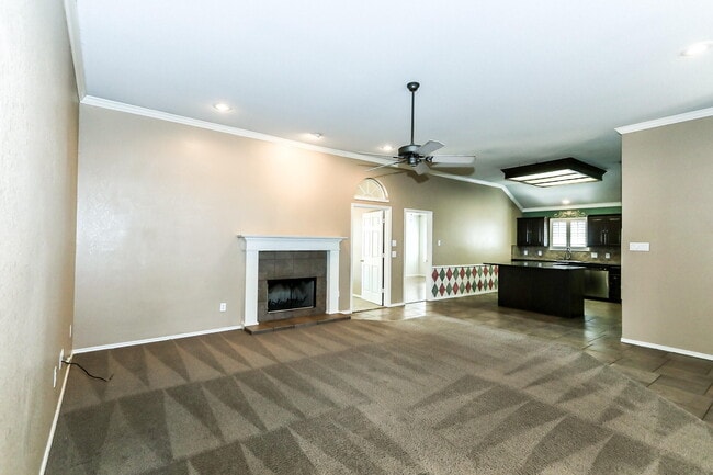 Photo - 308 Longhorn St