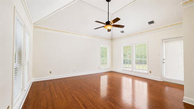Photo - 810 Pearl Dr