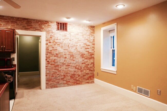 kitchen dining room - 1631 Main St Unit 5