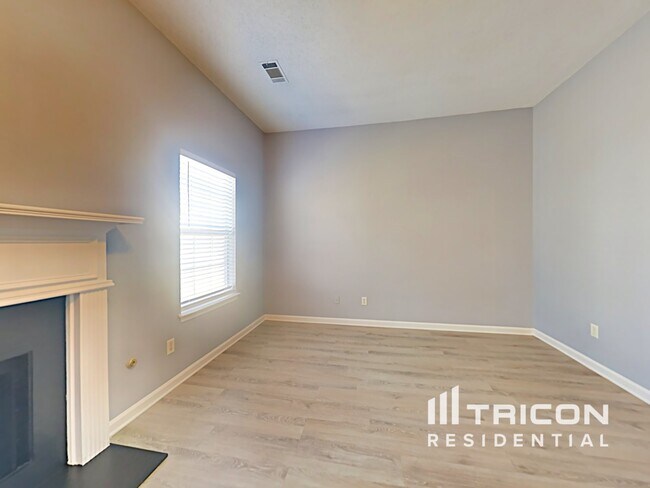 Photo - 1100 Village Oaks