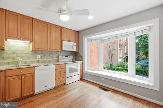 Photo - 6924 Mclean Park Manor Ct