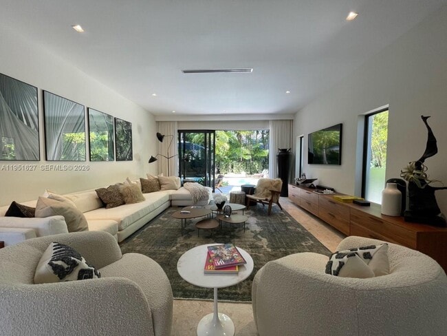 Photo - 1443 W 21st St