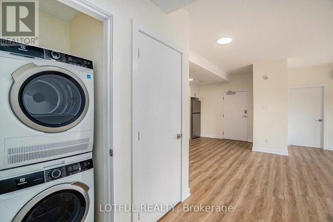 Photo - 630 Churchill Ave N